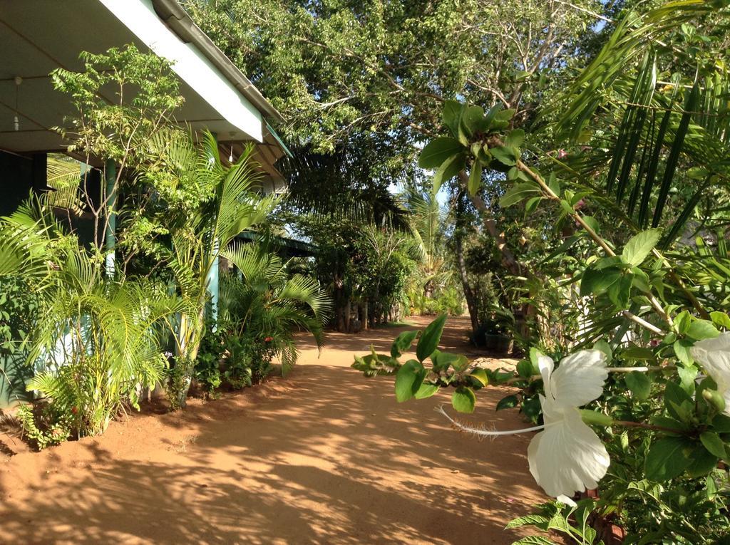 Lagoon Inn Hambantota Exterior photo
