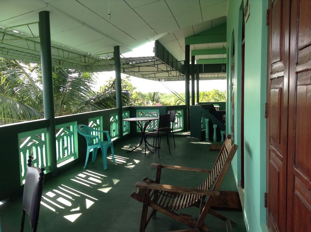 Lagoon Inn Hambantota Exterior photo