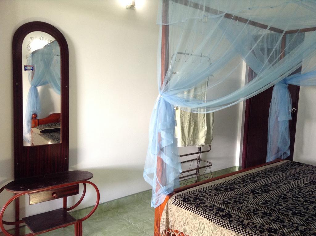 Lagoon Inn Hambantota Exterior photo